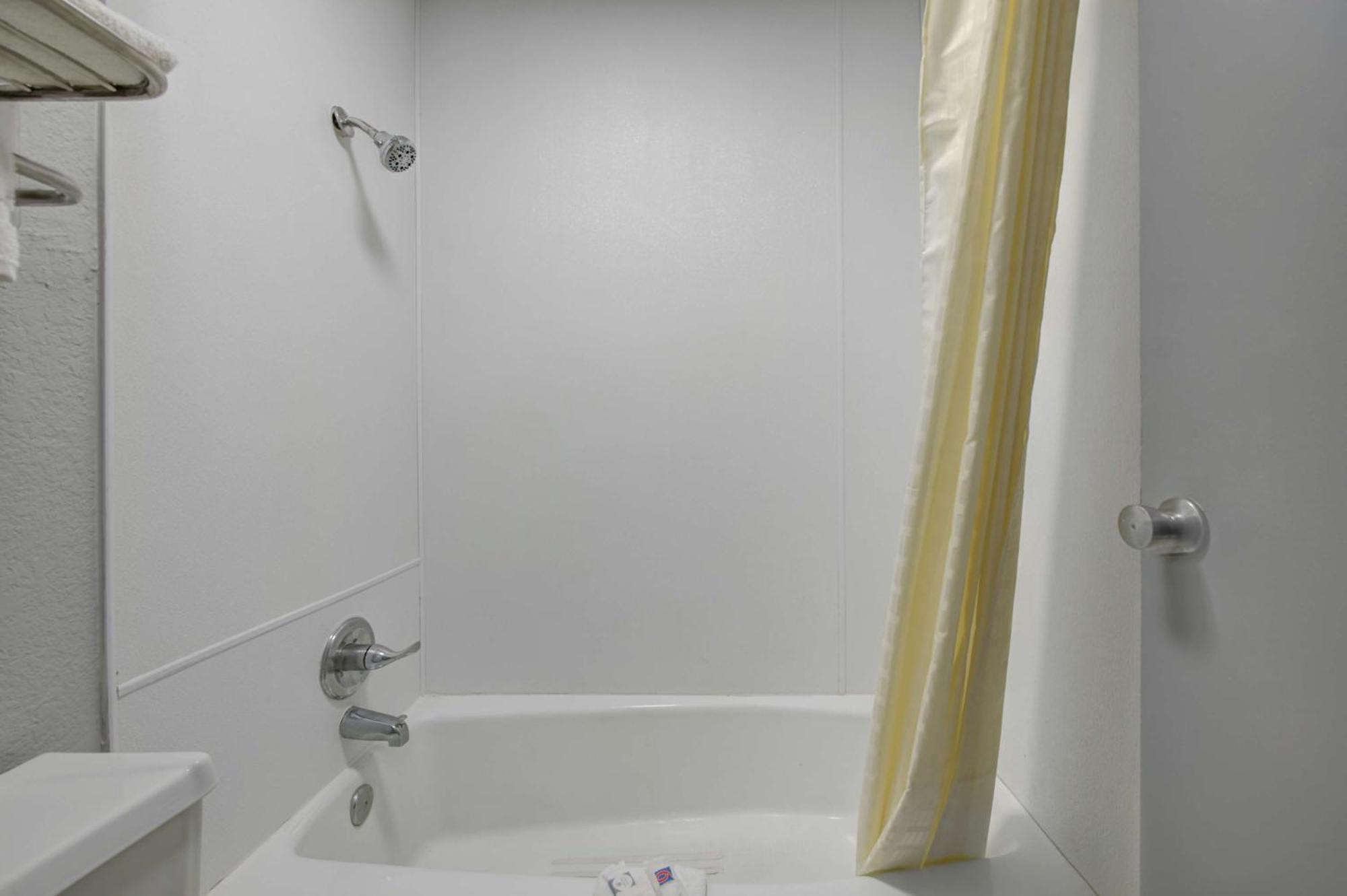 Hotel 6 Chickasha, Ok Chickasha